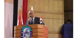 مصطفى
      بكري:
      عمال
      مصر
      كانوا
      السند
      للوطن
      في
      73..
      وما
      زالوا
      يقفون
      في
      خندق
      الدفاع
      عنه - شبكة جدة الإخبارية