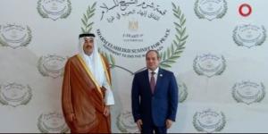 الرئيس السيسى يستقبل أمير قطر فور وصوله للمشاركة بقمة شرم الشيخ للسلام - شبكة جدة الإخبارية