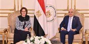 وزير
      الري:
      تطوير
      منظومة
      إدارة
      وتوزيع
      المياه
      بالتحول
      من
      استخدام
      المناسيب
      للتصرفات - شبكة جدة الإخبارية