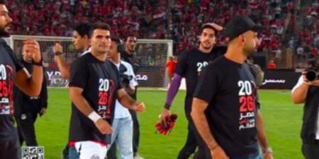 لاعبو المنتخب الوطنى يرتدون تيشرت الصعود لكأس العالم 2026 - شبكة جدة الإخبارية