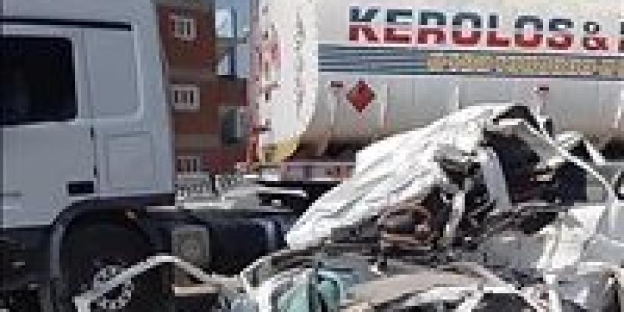 18
      فتاة
      وشاب
      واحد..
      أسماء
      الوفيات
      في
      حادث
      الطريق
      الإقليمي
      بالمنوفية - شبكة جدة الإخبارية