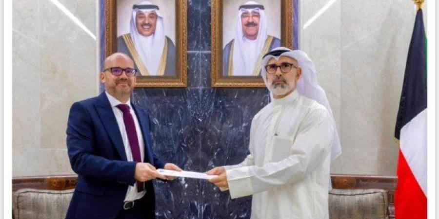 أمير
      الكويت
      يتلقى
      دعوة
      من
      الرئيس
      ماكرون
      لزيارة
      فرنسا - شبكة جدة الإخبارية