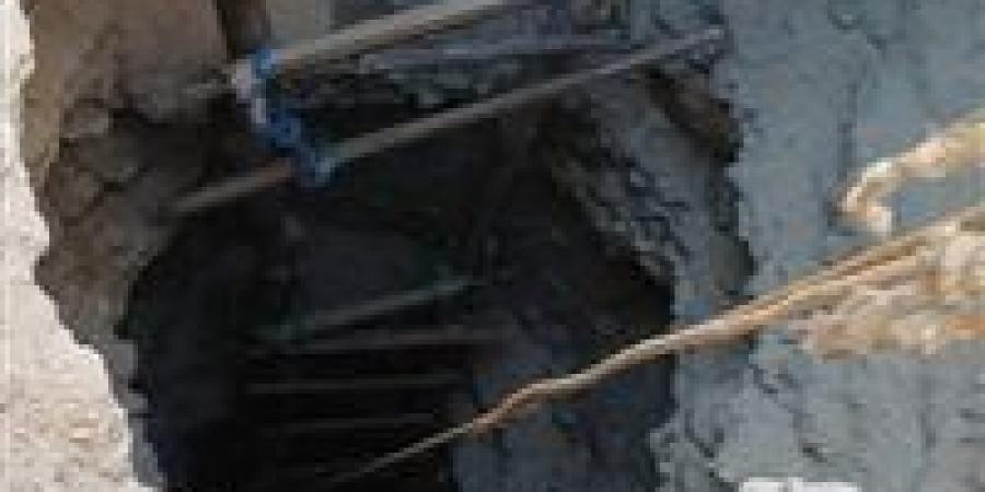 جهود
      مكثفة
      لإنتشال
      شاب
      لقى
      مصرعه
      داخل
      سرداب
      خلال
      تنقيب
      عن
      الآثار
      في
      الأقصر - شبكة جدة الإخبارية