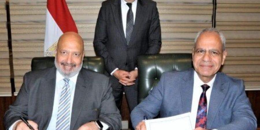وزير
      الطيران
      المدني
      يشهد
      توقيع
      بروتوكولات
      تعاون
      تدريبي
      لتعزيز
      قدرات
      العنصر
      البشري - شبكة جدة الإخبارية