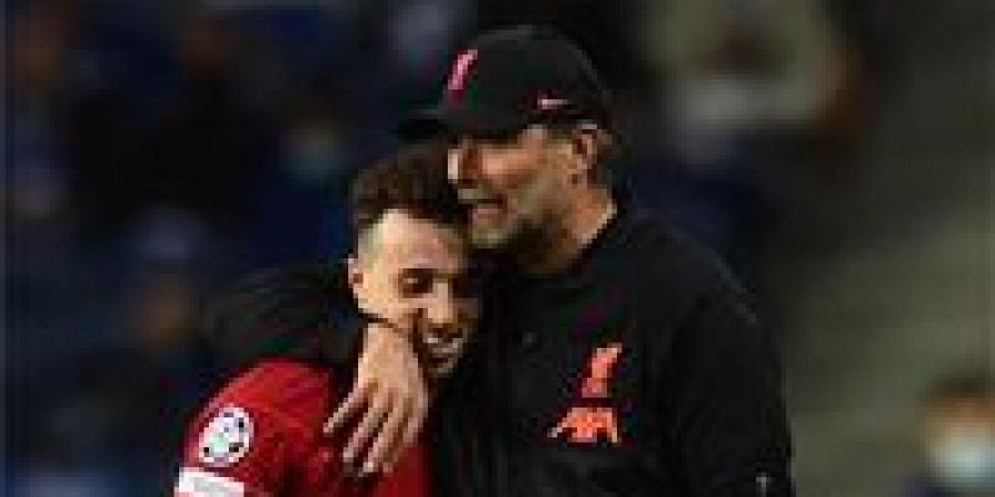 كلوب
      مدرب
      ليفربول
      السابق:
      لم
      يكن
      جوتا
      لاعبًا
      رائعًا
      بل
      كان
      صديقًا
      عزيزًا
      وزوجًا
      وأبًا
      مُحبًا
      سنفتقدكما
      كثيرًا - شبكة جدة الإخبارية