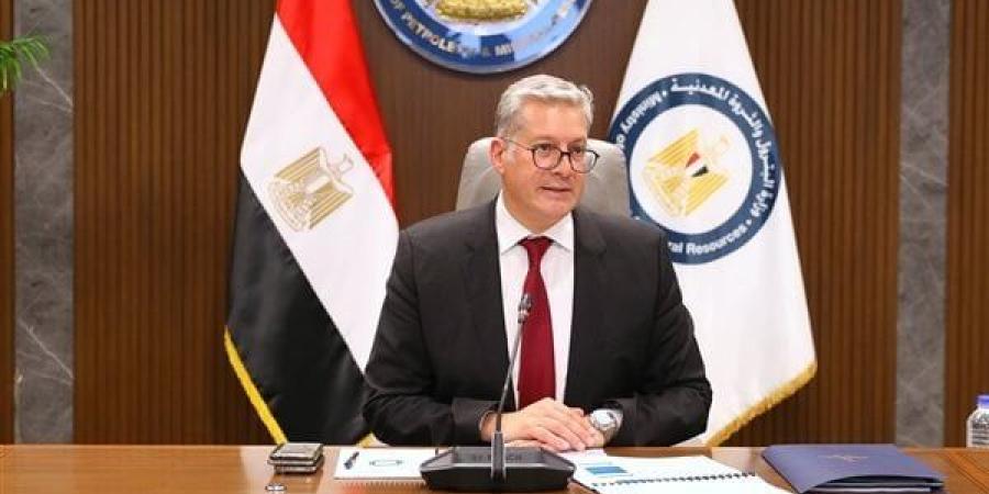 وزير
      البترول
      يتابع
      آخر
      تداعيات
      حادث
      البارج
      البحري
      «أدمارين
      12» - شبكة جدة الإخبارية