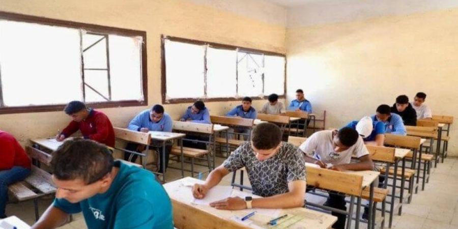 الإفراج
      عن
      طالبة
      إعدادية
      المنوفية
      بعد
      مساعدتها
      لطلاب
      الثانوية
      في
      الغش - شبكة جدة الإخبارية