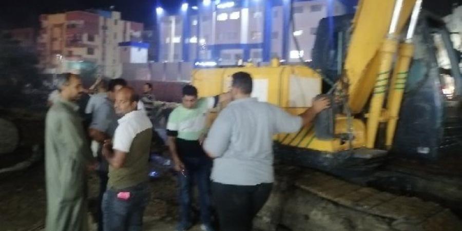 انفجار
      مفاجئ
      في
      خط
      مياه
      الشرب
      بأبوحماد
      والجهات
      المعنية
      تتدخل
      بسرعة
      للإصلاح - شبكة جدة الإخبارية