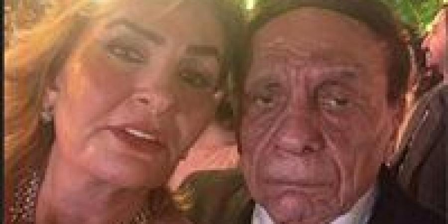 صورة
      عادل
      إمام
      تثير
      الجدل..
      هل
      حضر
      الزعيم
      زفاف
      حفيده؟ - شبكة جدة الإخبارية