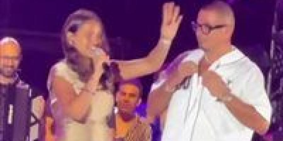 جنا
      عمرو
      دياب
      تتألق
      مع
      الهضبة
      في
      حفله
      بالساحل
      الشمالي
      بعد
      طرح
      ألبومه
      «ابتدينا» - شبكة جدة الإخبارية