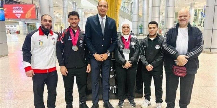 «الشباب
      والرياضة»
      تستقبل
      بعثة
      منتخب
      رفع
      الأثقال
      بعد
      تحقيق
      6
      ميداليات
      ببطولة
      العالم - شبكة جدة الإخبارية