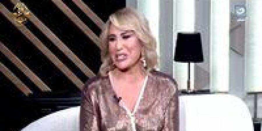 إيناس
      الدغيدي
      بعد
      زواجها:
      كايدة
      ناس
      كتير..
      والشباب
      مش
      بسهولة - شبكة جدة الإخبارية
