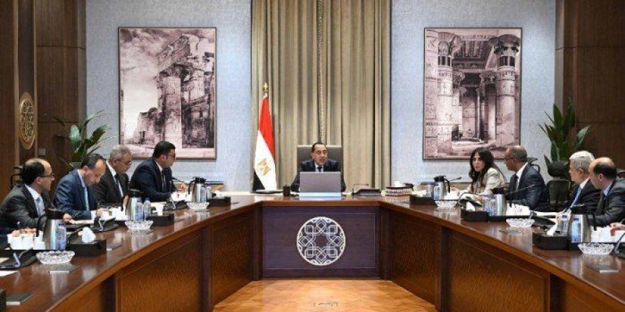 مصر..
      رئيس
      الوزراء
      يتابع
      موقف
      تنفيذ
      وتشغيل
      محطات
      تحلية
      المياه
      في
      شمال
      سيناء - شبكة جدة الإخبارية