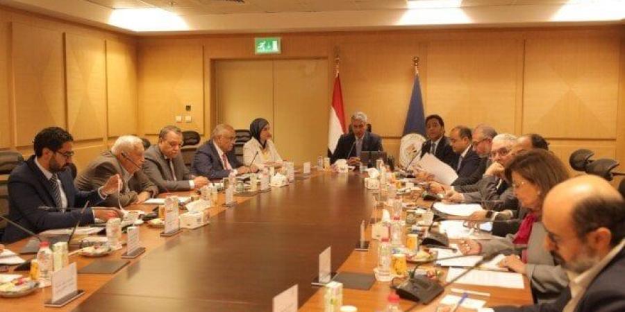 وزير
      السياحة
      يناقش
      تطوير
      تجربة
      الزائرين
      داخل
      المتحف
      القومي
      للحضارة - شبكة جدة الإخبارية