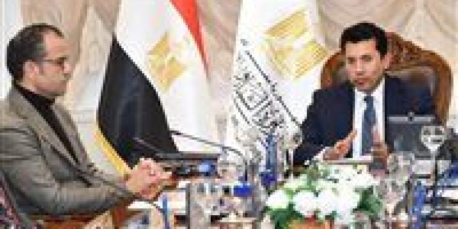 وزير الشباب والرياضة يبحث دعم الاتحادات مع شركة استادات - شبكة جدة الاخبارية