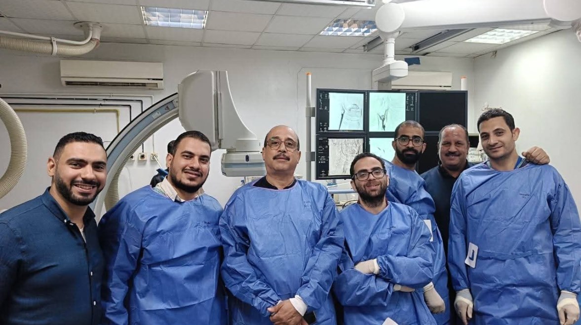 أرهقته الجلطات الدماغية.. فريق طبي بأسيوط ينقذ مريضًا من الموت