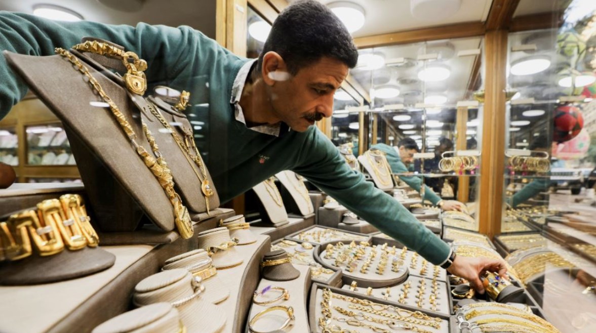أسعار الذهب اليوم السبت.. عيار 21 يخسر 15 جنيهًا