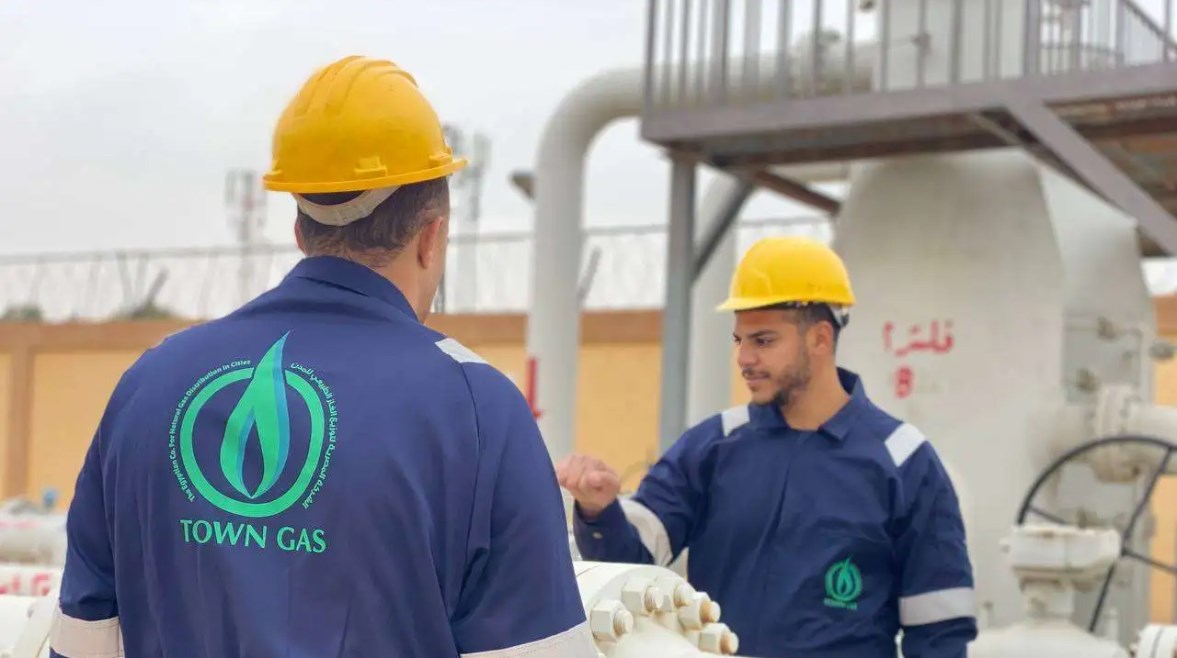 أعمال صيانة طارئة لخطوط الغاز بشارع البحر الأعظم