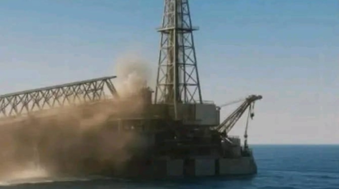 أهالي صالحجر يؤدون صلاة الغائب على عبد العاطي الجنايني أحد ضحايا حفار جبل الزيت