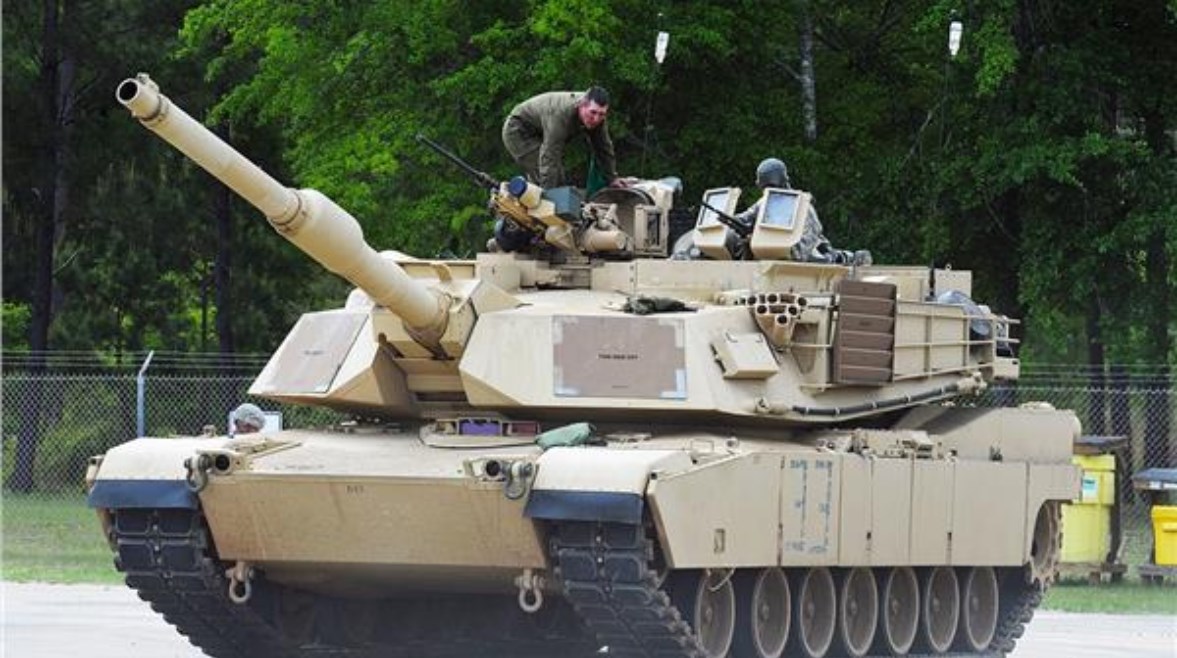 أوكرانيا تتسلم دفعة دبابات أبرامز M1A1 من أستراليا