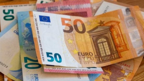ارتفاع طفيف في سعر الدولار مقابل الدينار العراقي.. اليوم الأحد وسط استقرار في محال الصرافة