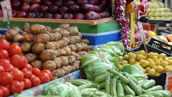استقرار نسبي في أسعار الخضروات والفواكه بسوق العبور اليوم الثلاثاء 15 يوليو