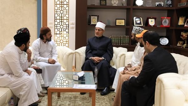 “الإفتاء” تمد جسور العلم.. مفتي الجمهورية يلتقي وفد خريجي الأزهر ويدعم المؤسسات البنجلاديشية