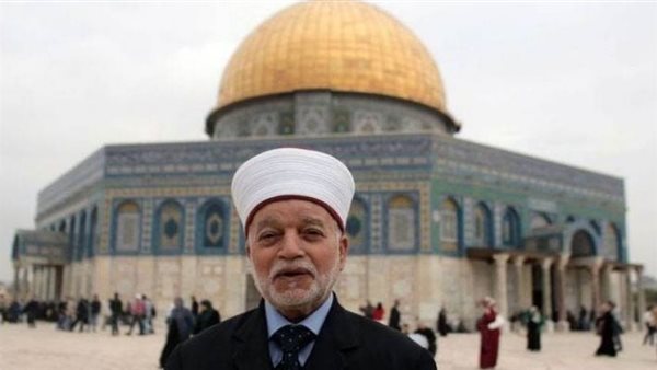 الاحتلال الإسرائيلي يعتقل مفتى القدس من المسجد الأقصى المبارك