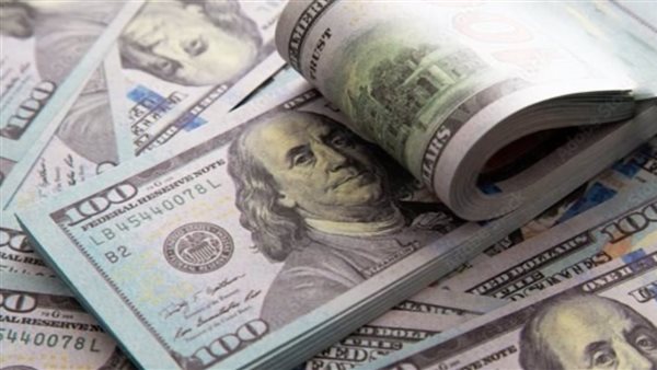 الدولار ينخفض أمام الجنيه.. اعرف سعر الدولار في البنوك المصرية