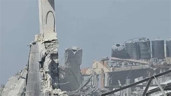العدوان يمتد لدور العبادة.. إسرائيل تقصف كنيسة العائلة المقدسة في غزة وتُصيب كاهنها