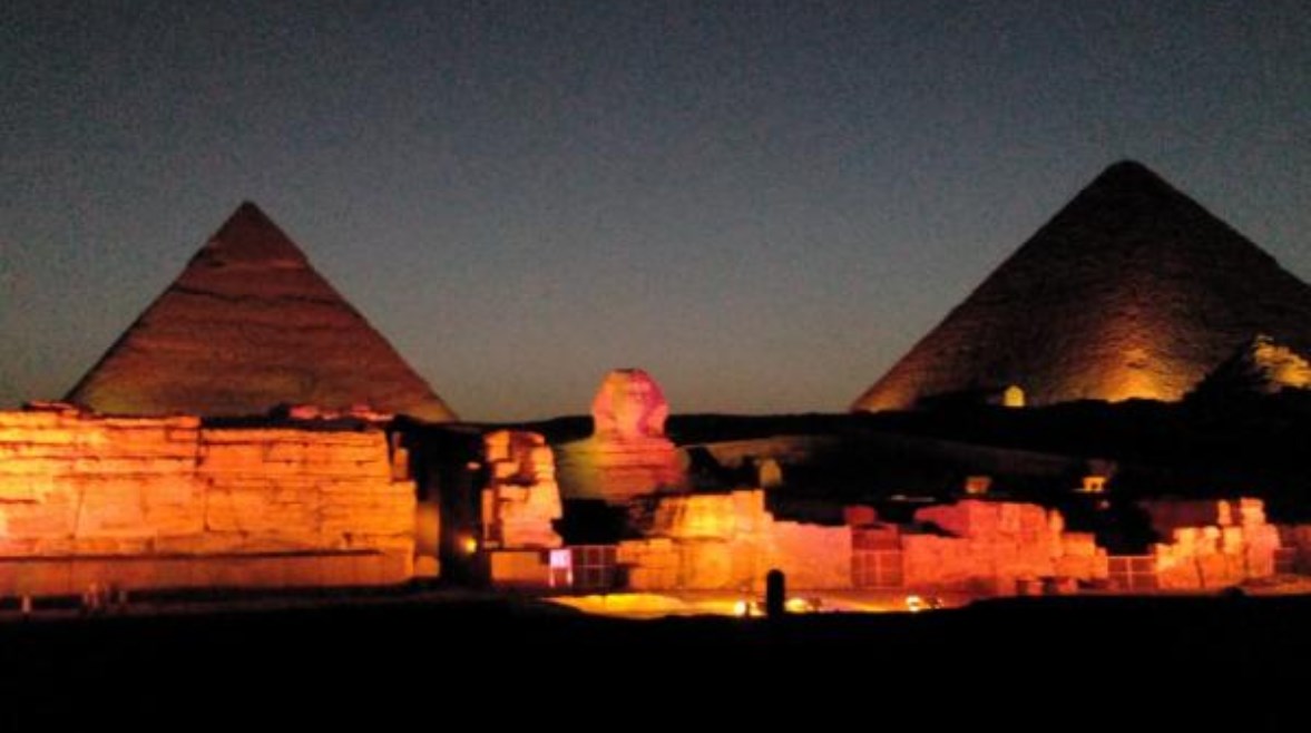 بدء تشغيل عروض الصوت والضوء بالأهرامات في هذا الموعد