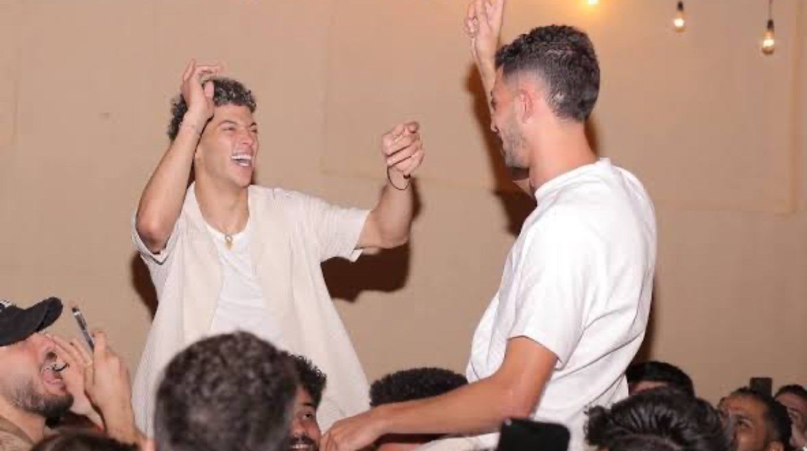 بعد حصوله على إذن بسبب مرض عمه.. فتوح يحضر حفلاً مع إمام عاشور بالساحل
