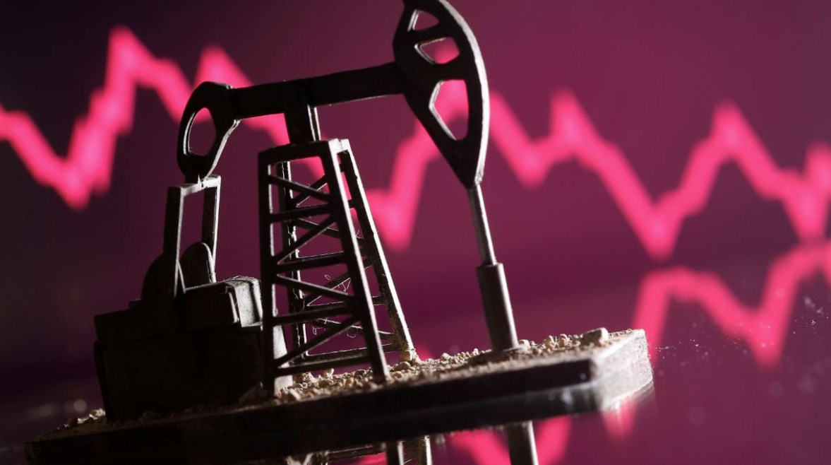 تراجع طفيف في أسعار النفط مع ترقب قرارات الرسوم الأمريكية