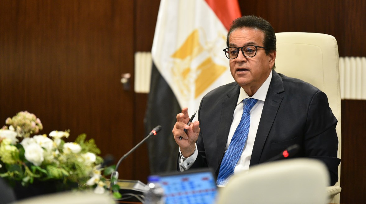 تعظيم العوائد وخدمات متطورة.. اجتماع مهم لوزير الصحة مع التأمين الصحي