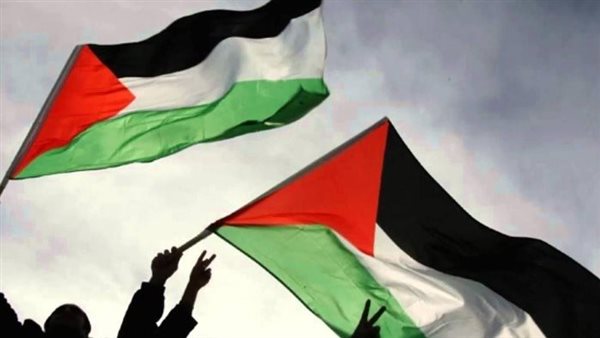 تقارير: اندلاع مشاجرة في دار أوبرا لندن بسبب رفع علم فلسطين