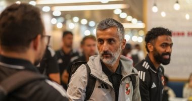 توافد لاعبى الأهلى على مطار القاهرة قبل السفر إلى تونس.. صور
