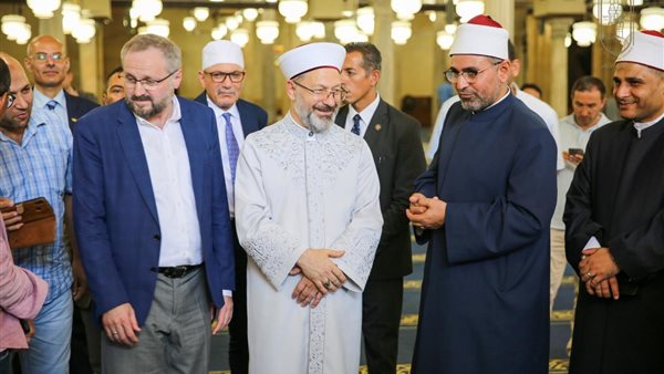 رئيس الشئون الدينية التركي يزور الجامع الأزهر