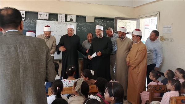رئيس قطاع المعاهد الأزهرية يتفقد النشاط الصيفي لتحفيظ القرآن الكريم بمعهد العارف بسوهاج