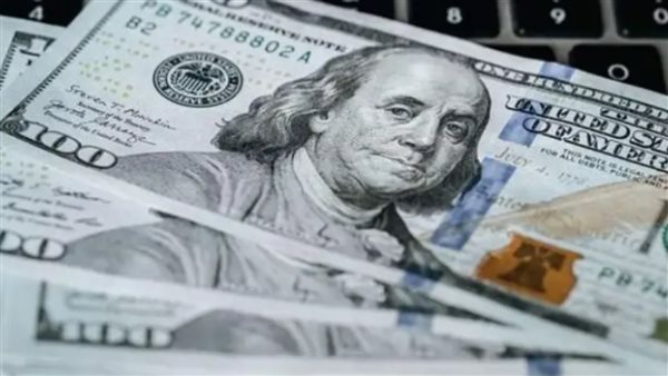 سعر الدولار يسجل انخفاضًا طفيفًا.. هل يستمر التراجع؟