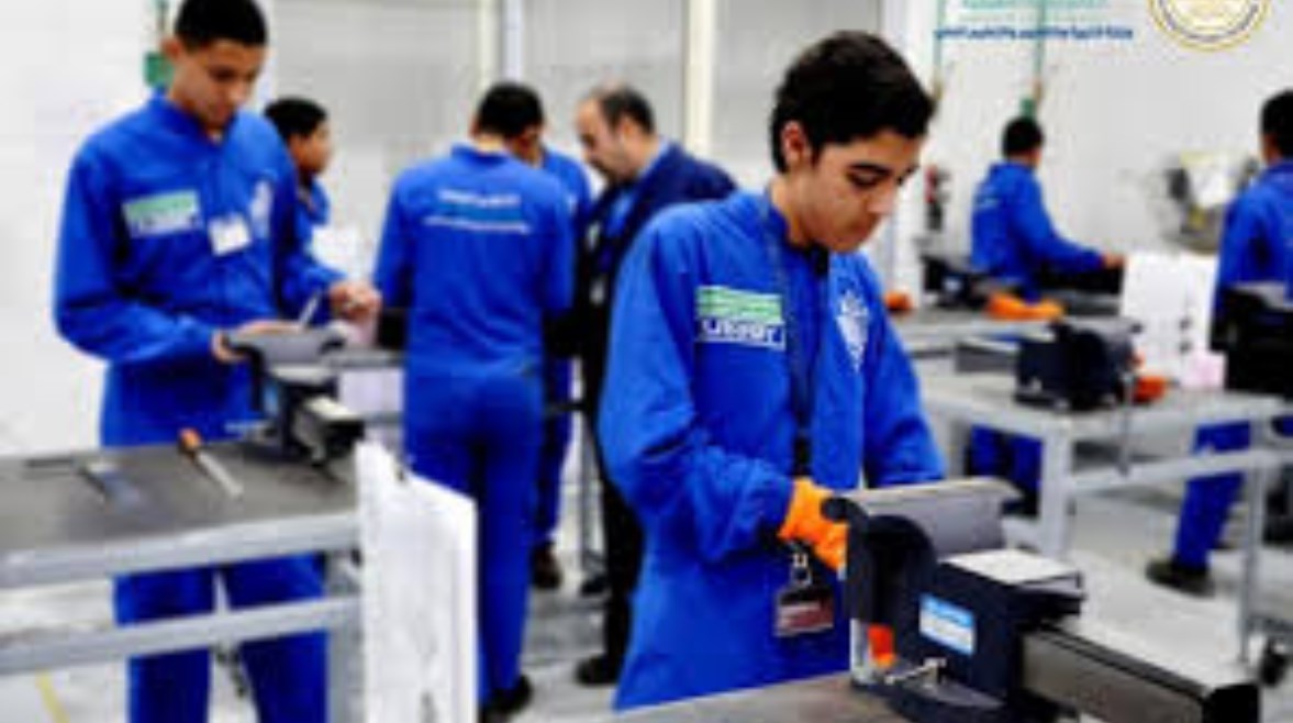 شروط التقديم على مدارس العربي للتكنولوجيا التطبيقية