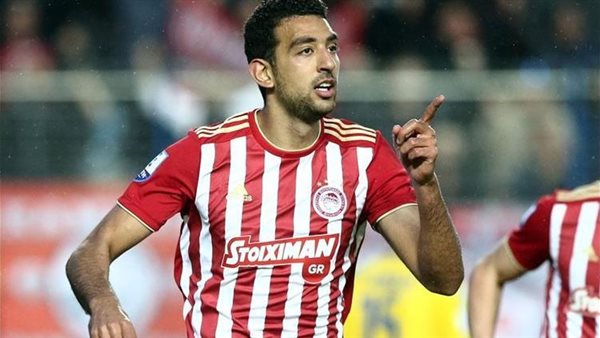 شوبير: “أحمد حسن كوكا على رادار الأهلي لتعويض وسام أبو علي”