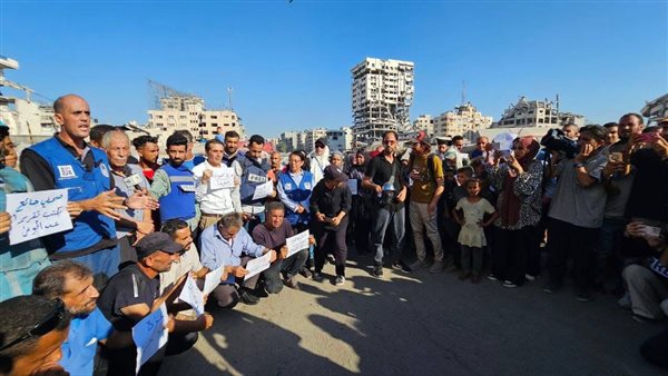 صحفيو غزة فى وقفة احتجاجية بالقطاع: نموت جوعا وقصفا| صور