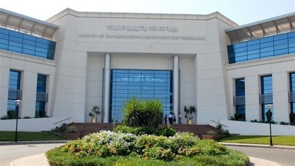 عاجل.. “تنظيم الاتصالات” يكشف حقيقة إيقاف إعفاء الهواتف المحمول القادمة من الخارج