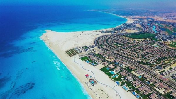 عضو “التشييد والبناء”: نجاح المدن الساحلية يكون بالحياة الدائمة والاستثمار المتكامل