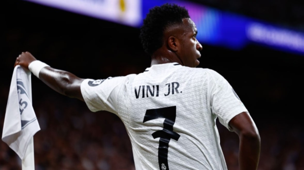 فينيسيوس يوقف مفاوضات التجديد مع ريال مدريد لهذا السبب