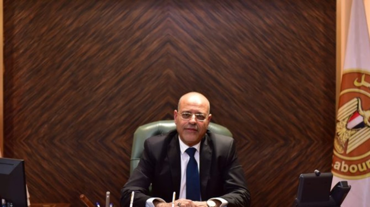 قرار هام من وزير العمل بشأن عمال الدليفري