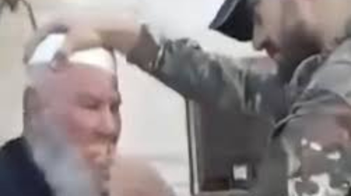 قص الشوارب.. ماذا يحدث في سوريا؟