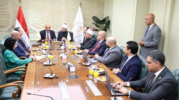 “مصر تايمز” يكشف من هو شبيه وزير التربية والتعليم الذي أثار الجدل