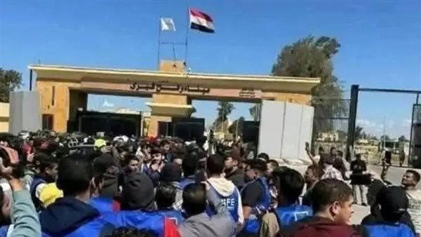 من معبر رفح : بطء حركة دخول المساعدات عبر كرم أبو سالم رغم تدفق القوافل من مصر