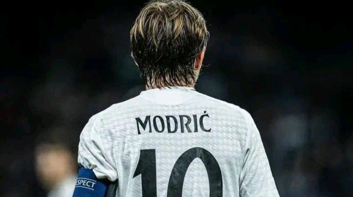 مودريتش يودّع ريال مدريد بالدموع